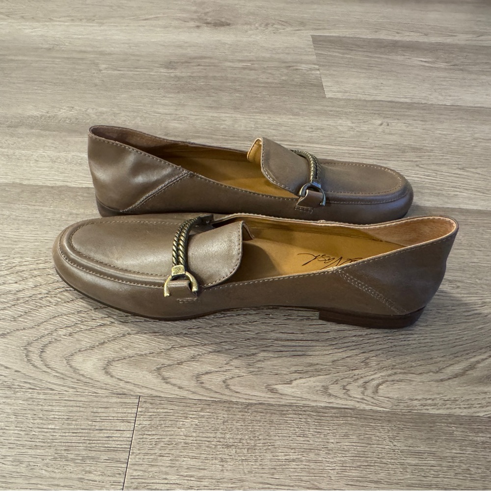 Patricia Nash Brown Leather Loafers. Women’s size 5.5 shoes. Brand new.